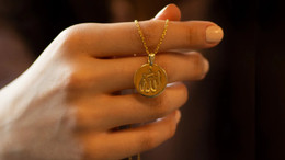 'Allah' yazılı kolye takan kız öğrenciye çirkin saldırı!