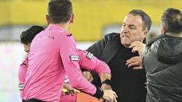 Hakem Halil Umut Meler'e yumruklu saldırı