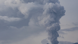 Endonezya'da Lewotobi Laki-Laki yanardağı patladı!