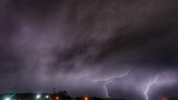 Bodrum'da şimşek ve yıldırım; Milas'ta dolu etkili oldu