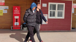 Hırsızlık için girdiği evin sahibi ile arkadaşını bıçaklayan şüpheli tutuklandı