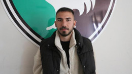 Maçta elinde cep telefonuyla görüntülenen Emre Sağlık konuştu