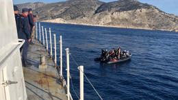 Marmaris'te 15 kaçak göçmen kurtarıldı, 1 kişi gözaltında