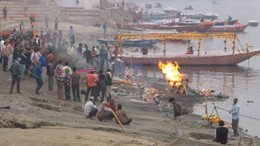 Cenaze törenindekiler buz kesti! Yakılmak üzere olan ceset bir anda canlandı