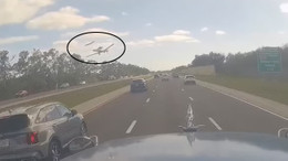 ABD'de otoyola inen özel jet böyle patladı