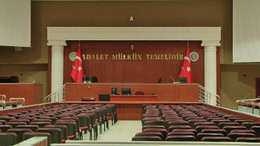 Camide çocuklara bıçak çeken yaşlı adam adli kontrolle serbest kaldı