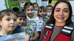 Derslerine bu kez jandarma girdi: Öğrenciler, jandarma abi ve ablalarını çok sevdi