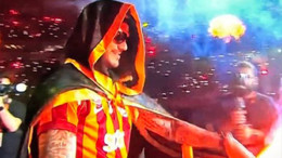 Galatasaray'ın şampiyonluk kutlaması: Ziyech, Filistin bayrağı açtı. Icardi, Dzeko'nun müziğini kullandı