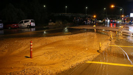 Muğla'da su hattında patlama: Kara yolu trafiğe kapatıldı