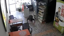 F-16 sesi esnafı yere yatırıp süründürdü