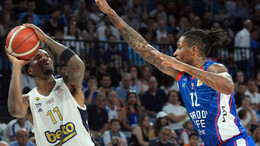 Fenerbahçe Beko, deplasmandaki final serisinin ilk maçında avantajı kaptı. Anadolu Efes-Fenerbahçe Beko: 74-85