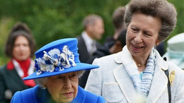 İngiltere Kralı 3. Charles'ın kız kardeşi Prenses Anne hastaneye kaldırıldı