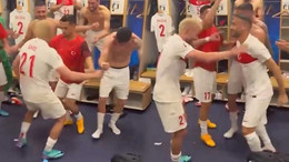 Millilerden oyun havası! Soyunma odası bayram yeri