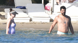 Göbekli haliyle dikkat çekmişti! Özçivit kendini böyle savundu