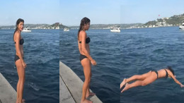 Berrak Tüzünataç, Boğaz'da yüzdü