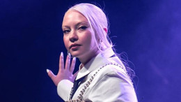 Ece Seçkin konser öncesi ateş püskürdü: ‘Şu an ağlamamak için kendimi zor tutuyorum’