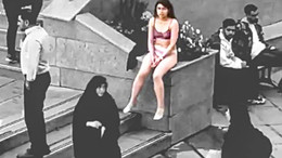 Başörtüsü zorunluluğunu iç çamaşırlarıyla gezerek protesto etmişti: İran öğrenciyi serbest bıraktı!