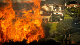 Hollywood'un kalbinde büyük yangın: Milyon dolarlık malikaneler küle döndü!