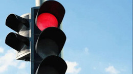 KIRMIZI IŞIKTA GEÇMENİN CEZASI NE KADAR? 2025 trafik cezaları belli oldu!