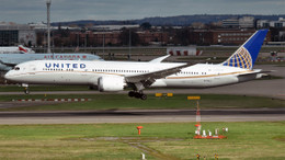 Havada büyük skandal: Yolcunun üzerine tuvaletini yaptı!