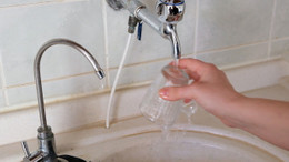 Şebeke suyundaki petrol kokusu paniğe yol açtı! İl Sağlık Müdürlüğü'nden "su içmeyin" uyarısı