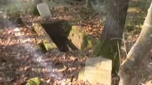 Defineciler ‘batık şehir arıyoruz’ yalanıyla altın aradı! 200 yıllık tarihi mezarlık köstebek yuvasına döndü