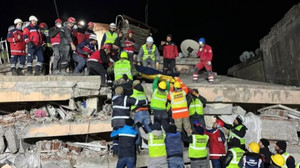 Fransız politikacı: "Türkiye'nin ve Türk halkının kurduğu muhteşem bir yardımlaşma zincirine şahit oldum"