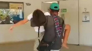 Ruh çağırma oyunu oynayan 28 kız öğrenci korkudan bayıldı!