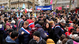 Halk yollara döküldü! Fransa'da Emeklilik Reform Planı protesto edildi