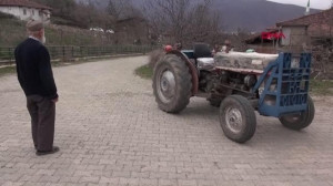 Helal olsun dede! 33 yıllık traktörünü depremzedeler için satışa çıkardı