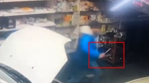 Oto tamirciye saldırı: ‘Gürültü yapmayın’ dedi, bıçaklandı! Dehşet anları kamerada