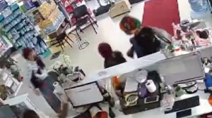 Eczaneyi soyup soğana çevirdiler!