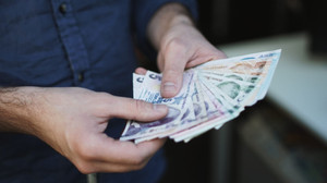 Ev hanımlarına 4000 TL devlet desteği başvurusu