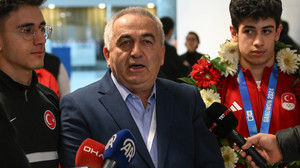 Kış Gençlik Olimpiyatları'nda gümüş madalya alan Muhammed Bozdağ, İzmir'de coşkuyla karşılandı