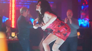 Hazar Ergüçlü'nün pavyon dansı gündem olmuştu: İnci Taneleri'nin ilk bölümü ekranlara kilitledi!