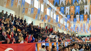 AK Parti'li Şahin, Kırşehir'de belediye başkan adayları tanıtım programında konuştu: