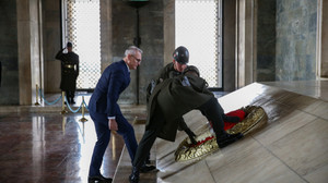 Hentbol ailesi, THF'nin 48. yılında Anıtkabir'i ziyaret etti