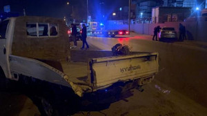 Kontrolden çıkan otomobil önce kamyonete, ardından duvara çarptı: 2 yaralı 