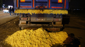 Limon posası yola döküldü, 6 araç birbirine girdi: 1 ölü, 11 yaralı