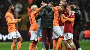 Süper Lig'deki yenilmezlik serisini 15 maça çıkaran Galatasaray, liderliği bırakmadı