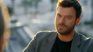 Kıvanç Tatlıtuğ, Nişantaşı sokaklarında kovboy gibi gezdi! Son hali çok bomba