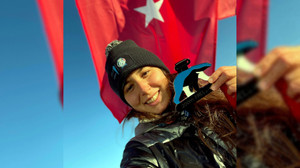 Bengisu Avcı, Kış Yüzme Dünya Şampiyonası'nda birinci oldu