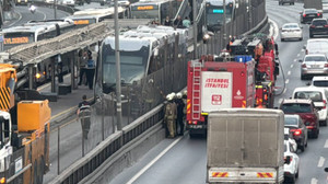 Avcılar'da metrobüste korkutan yangın