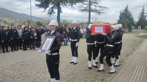 Polis memuru mesai sırasında kalp krizi geçirerek hayatını kaybetti