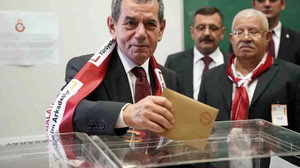 Galatasaray'da başkanlık seçim sonuçları belli oldu. Dursun Özbek yeniden başkan seçildi