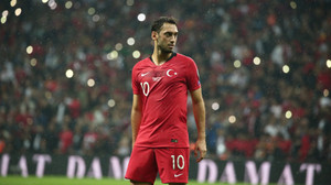 Milli futbolcu Hakan Çalhanoğlu: Türkiye'ye geldiğimde dışlanmış gibi hissediyorum