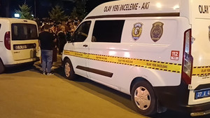 Eşini öldürdü oğlunu yaraladı! Saldırgan elinde tüfekle sokaklarda damadını aradı