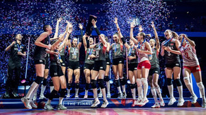 Bakan Uraloğlu, kadın milli voleybolcuların dönüşlerinde business sınıf organize etmeye çalıştıklarını söyledi