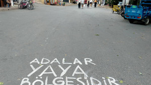 Adalar'da yine minibüs kavgası!