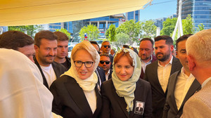 Meral Akşener yeni saç rengiyle dikkat çekti
